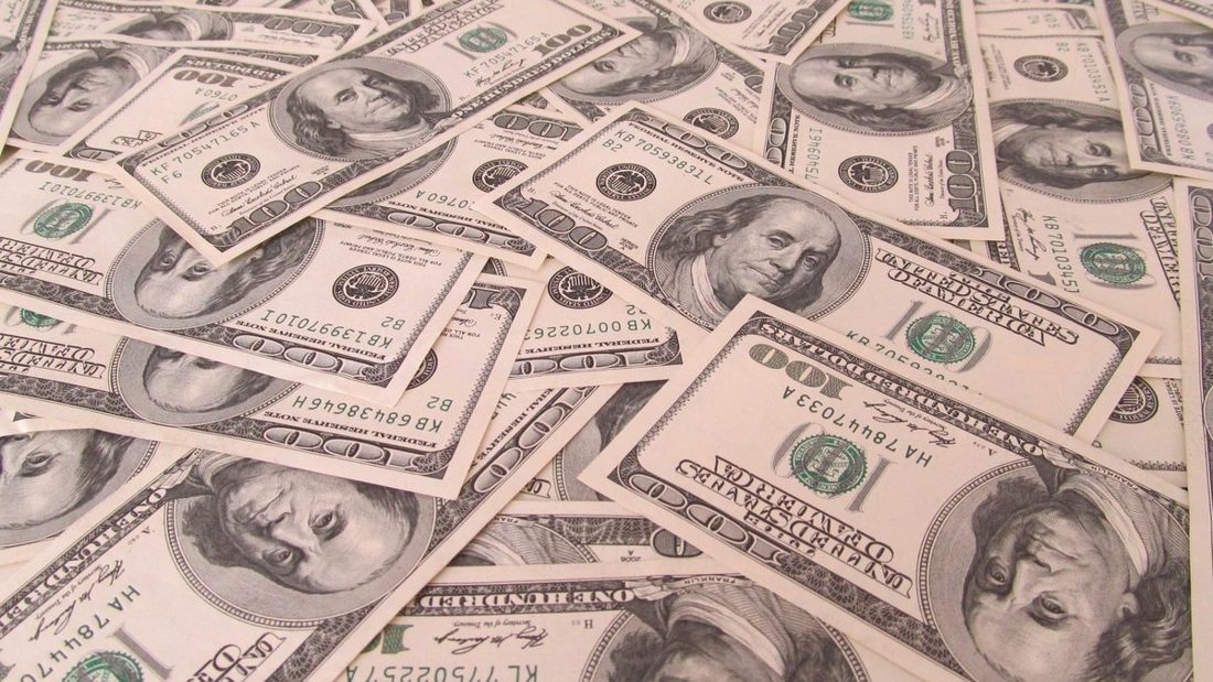 Dólar abre em R$5,22 e analistas discutem projeções para 2026