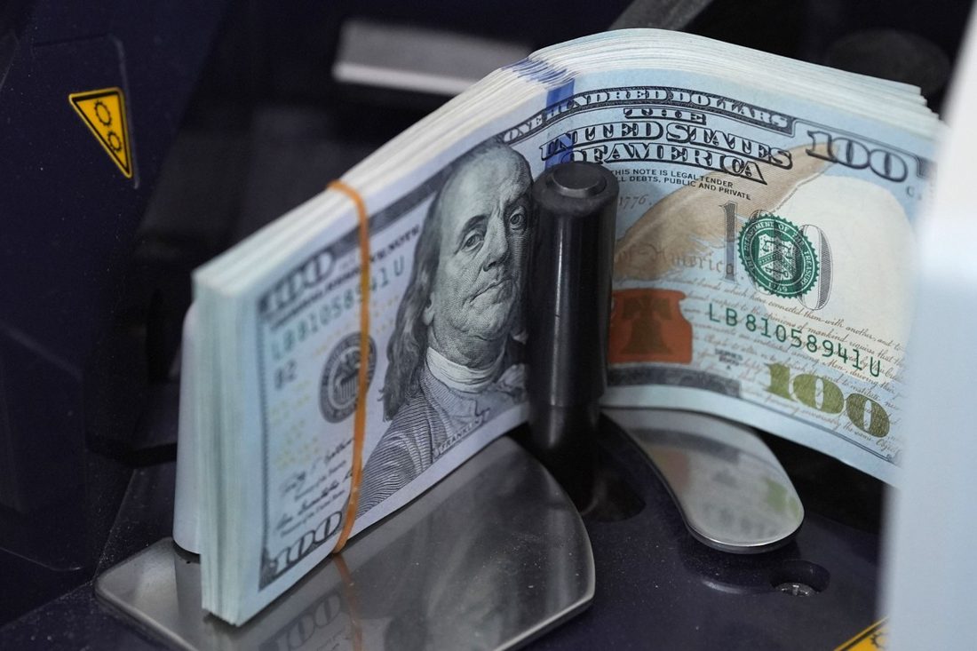 Dólar se mantém próximo à estabilidade no último pregão antes do 1º turno das eleições