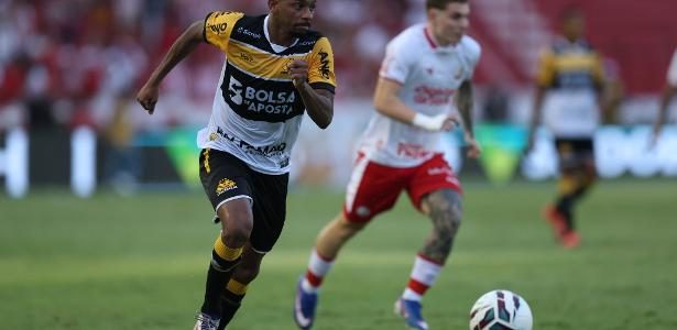 Jogo da Série B entre Criciúma e Operário-PR é adiado devido a forte tempestade em Santa Catarina