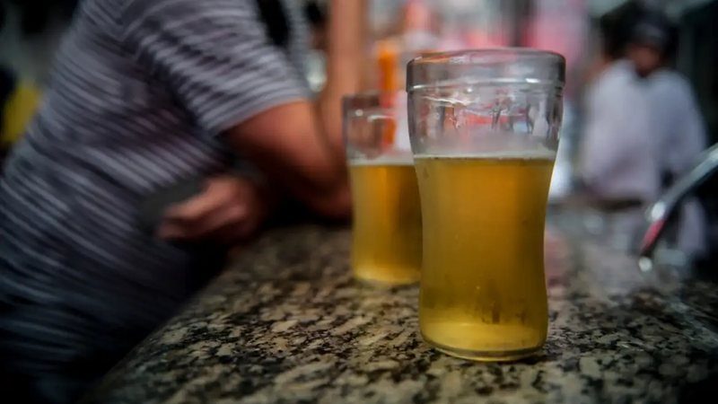 Álcool e cigarro podem levar à cegueira, alertam especialistas em neuro‑oftalmologia