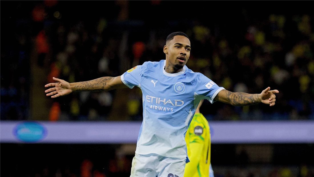 Allan brilha na estreia pelo Manchester City e iguala feitos de brasileiros históricos