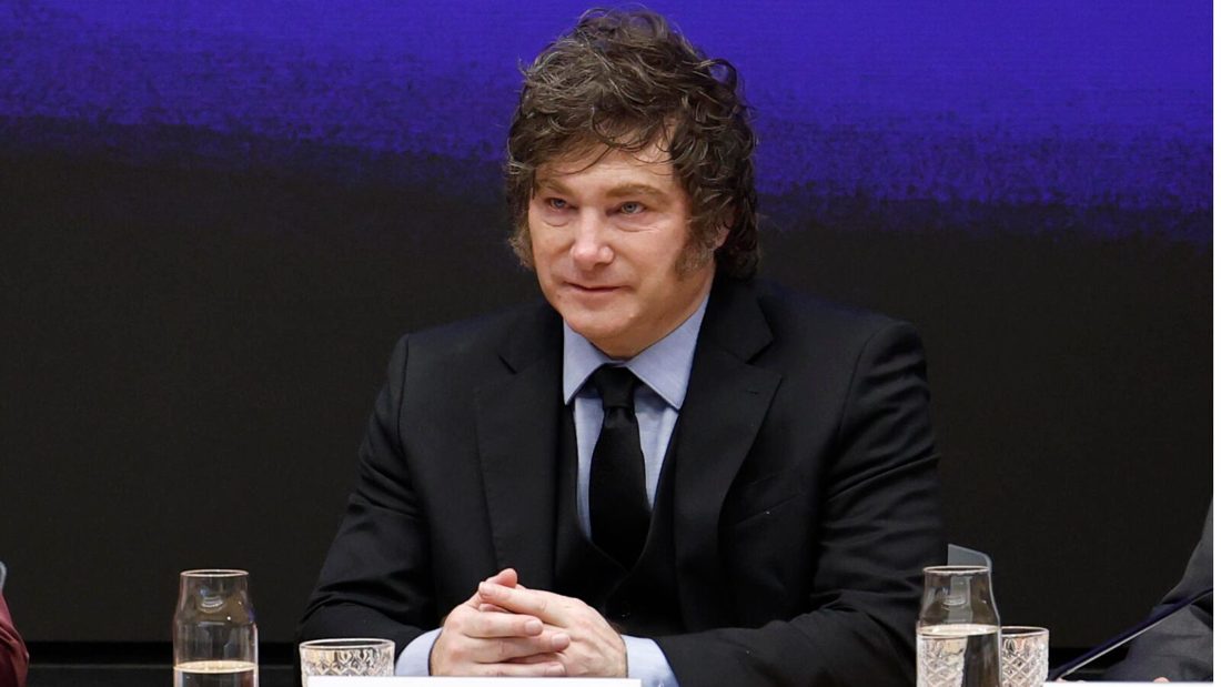 Milei publica caricatura do Foro de São Paulo vazio e afirma que está "limpando o continente"