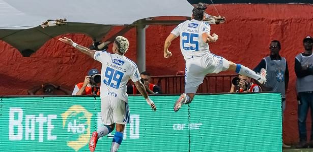 Cruzeiro vira e vence Vitória por 3 a 1 e se mantém próximo ao G-4