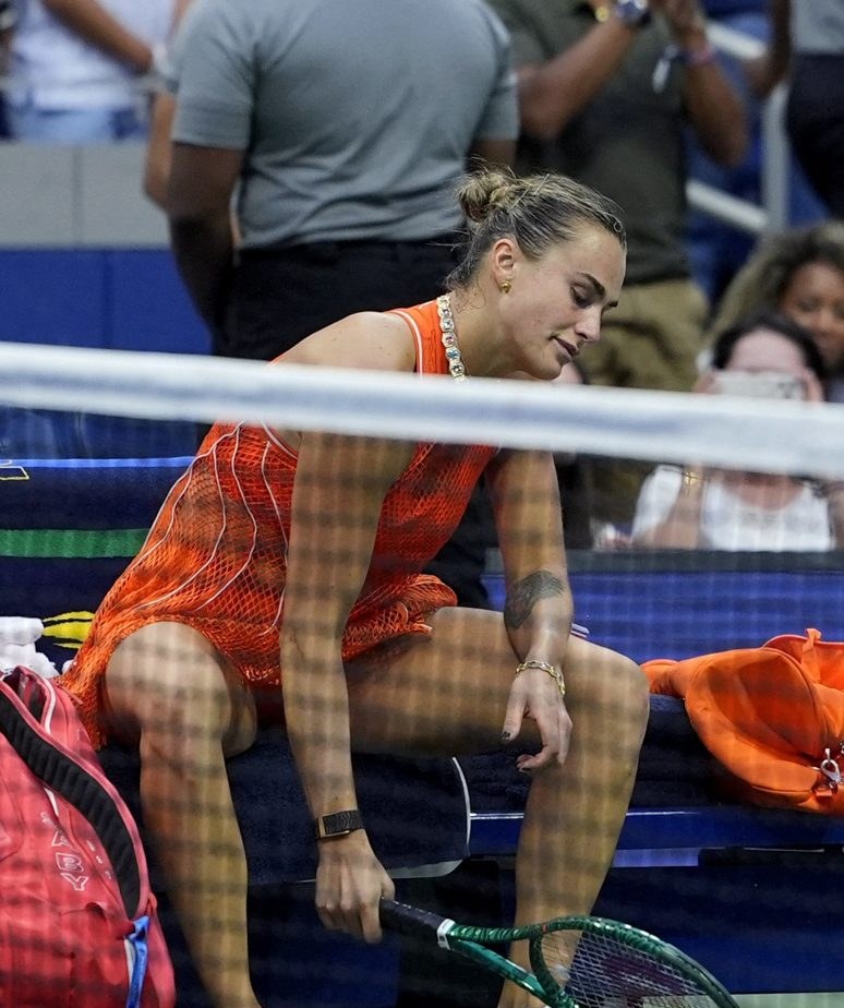 Sabalenka recebe multa de R$38 mil por quebrar duas raquetes na final do US Open
