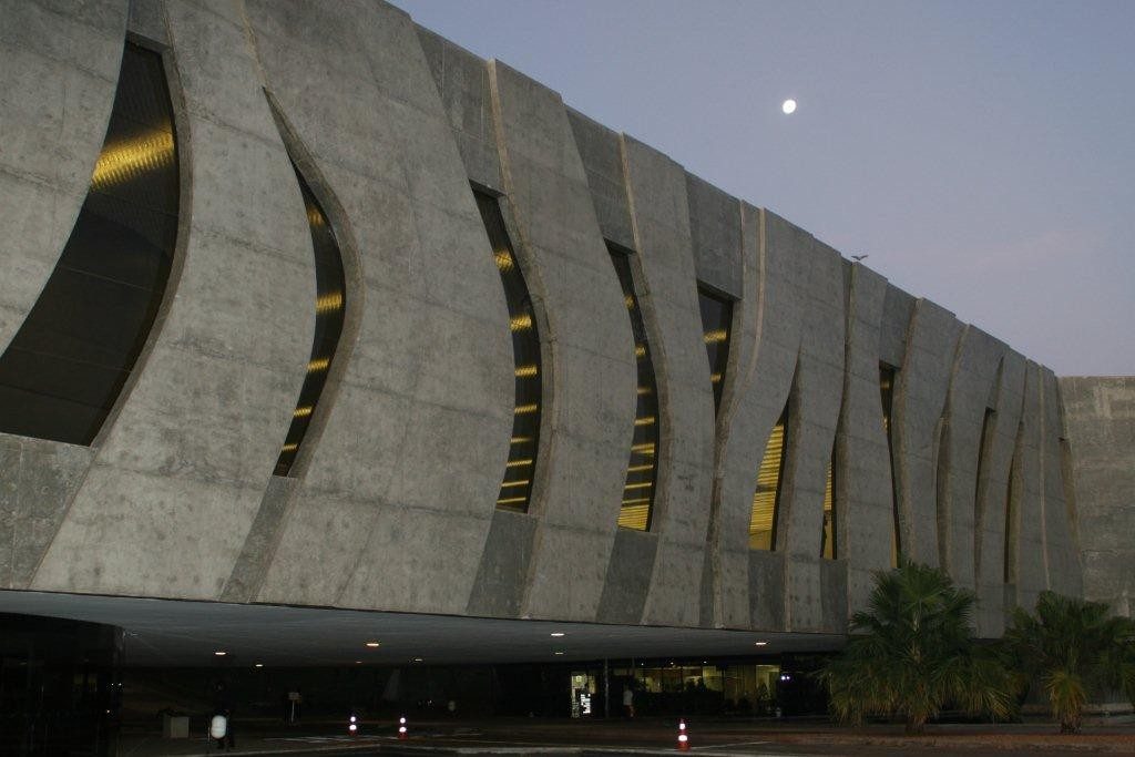 STJ autoriza penhora de salário em situações excepcionais e estabelece limites