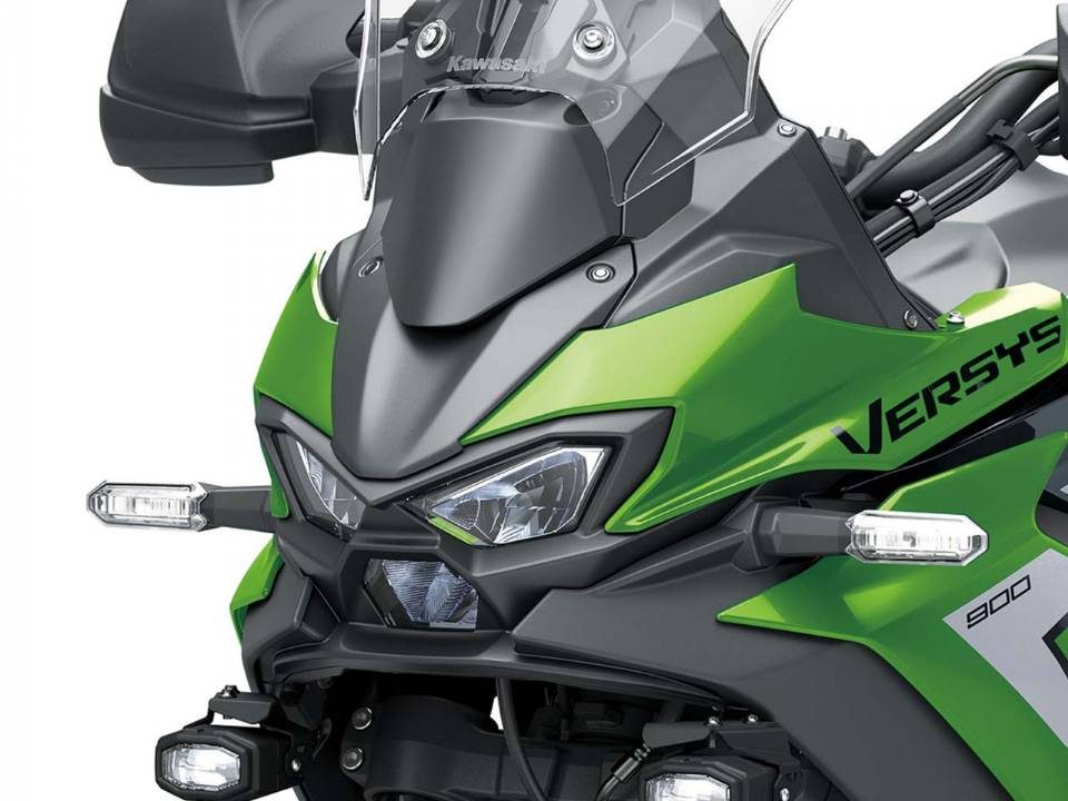 Kawasaki lança Versys 900 2027 com motor da Z900 e radar