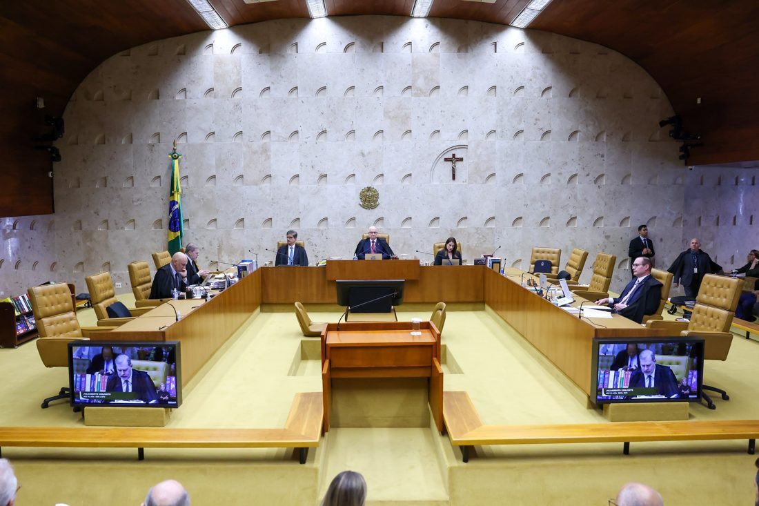 Fachin abre sessão extraordinária do STF e destaca julgamento de fatos, não de pessoas, no caso Moraes‑Vorcaro
