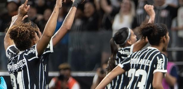 Corinthians Feminino chega à 10ª final consecutiva endividado e aposta venda de Letícia Teles para quitar premiações