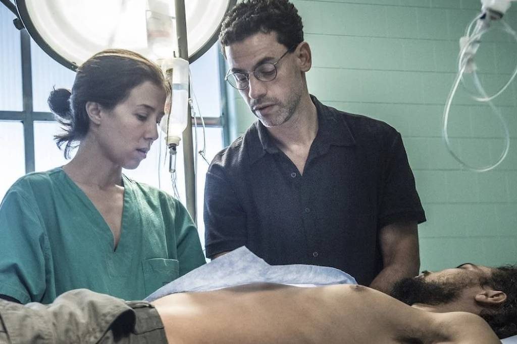 Marjorie Estiano conta como namoro com Márcio Maranhão surgiu nos bastidores de "Sob Pressão"