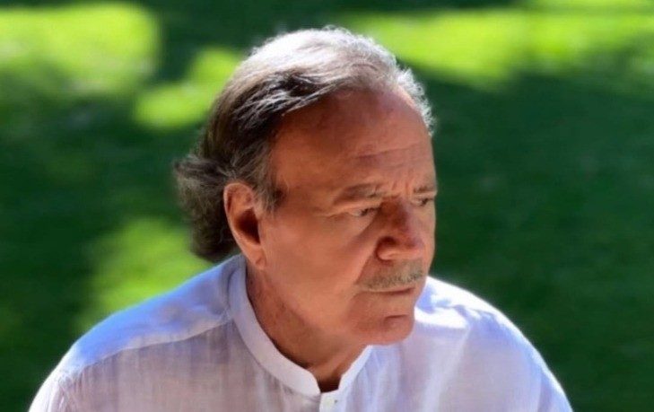 Ex-funcionárias de Julio Iglesias solicitam investigação de nova denúncia de agressão sexual