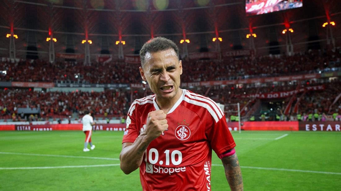 Inter bate Corinthians por 2 a 1 e confirma demissão de Fernando Diniz; Timão cai para zona de rebaixamento