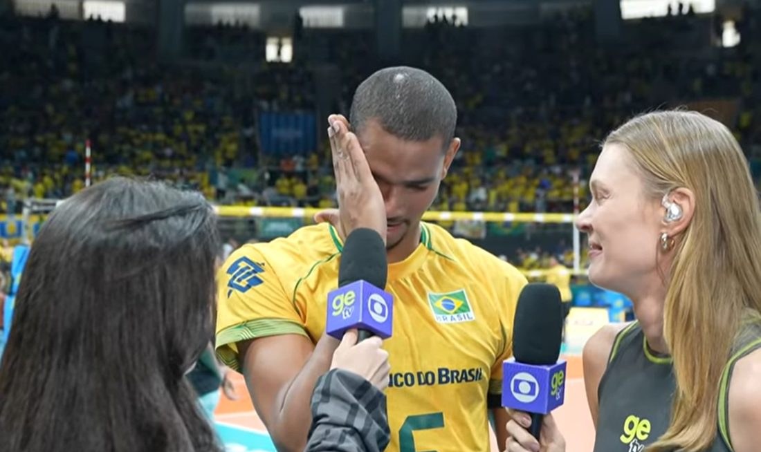 Adriano chora ao garantir vaga olímpica do Brasil e denuncia ódio homofóbico