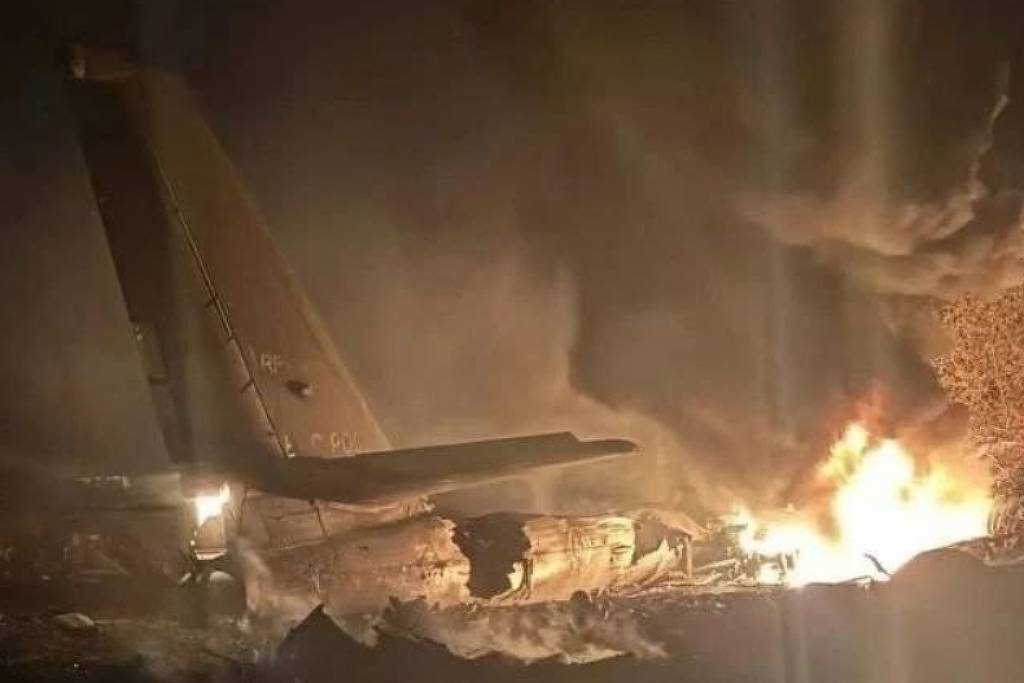 Bombardeiro nuclear cai na Rússia e deixa 6 mortos