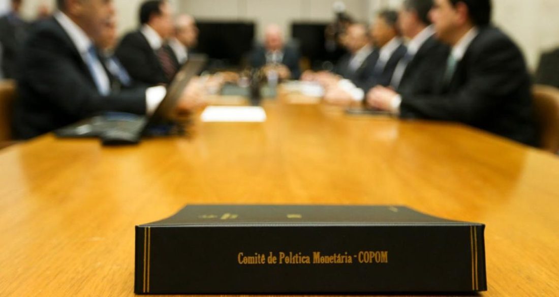 Ata do Copom e IPCA-15 movimentam mercados nesta semana; veja agenda completa de indicadores