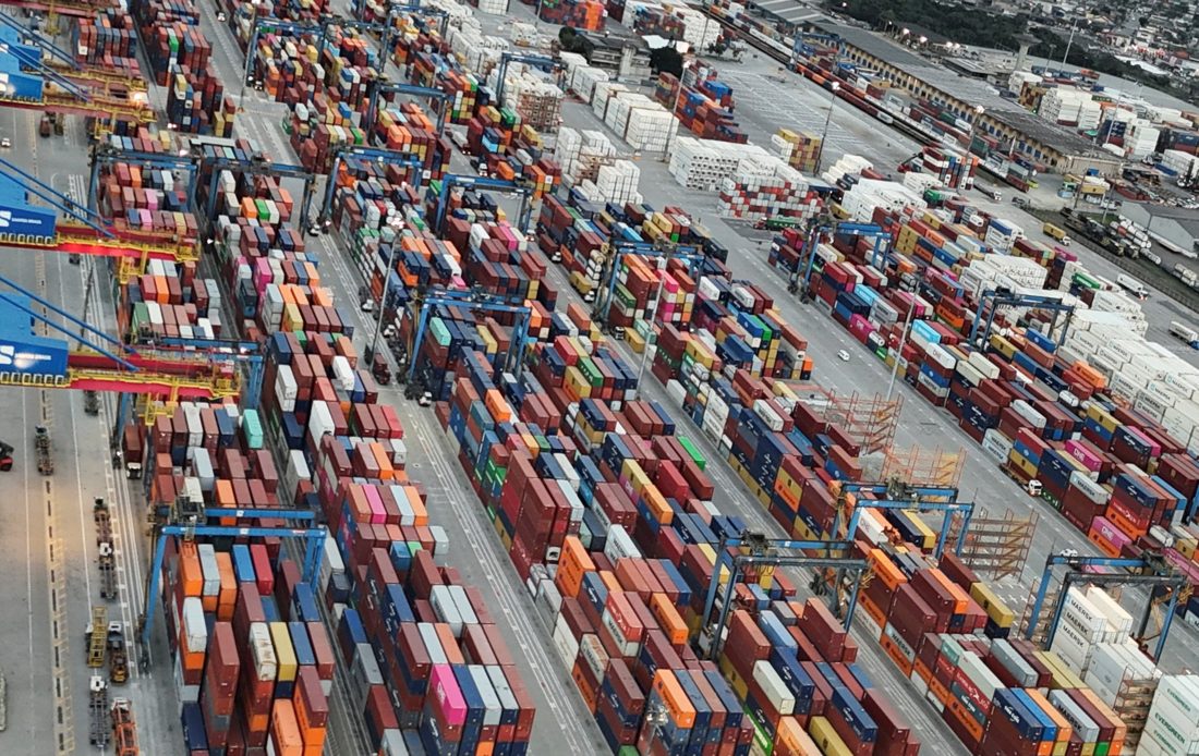 Tarifaço dos EUA: Brasil avalia respostas à taxa adicional de 25% sobre exportações