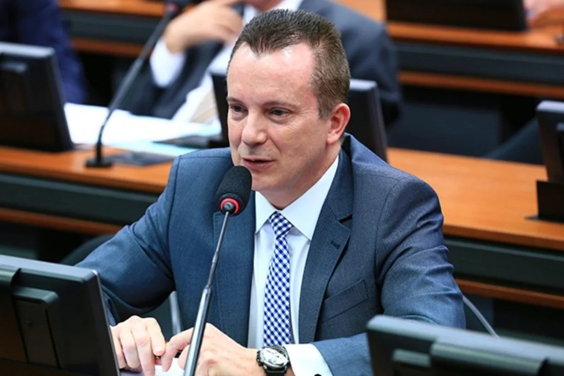 Celso Russomanno apresenta projeto que beneficia filho candidato a tenente ao buscar revogação de decreto presidencial
