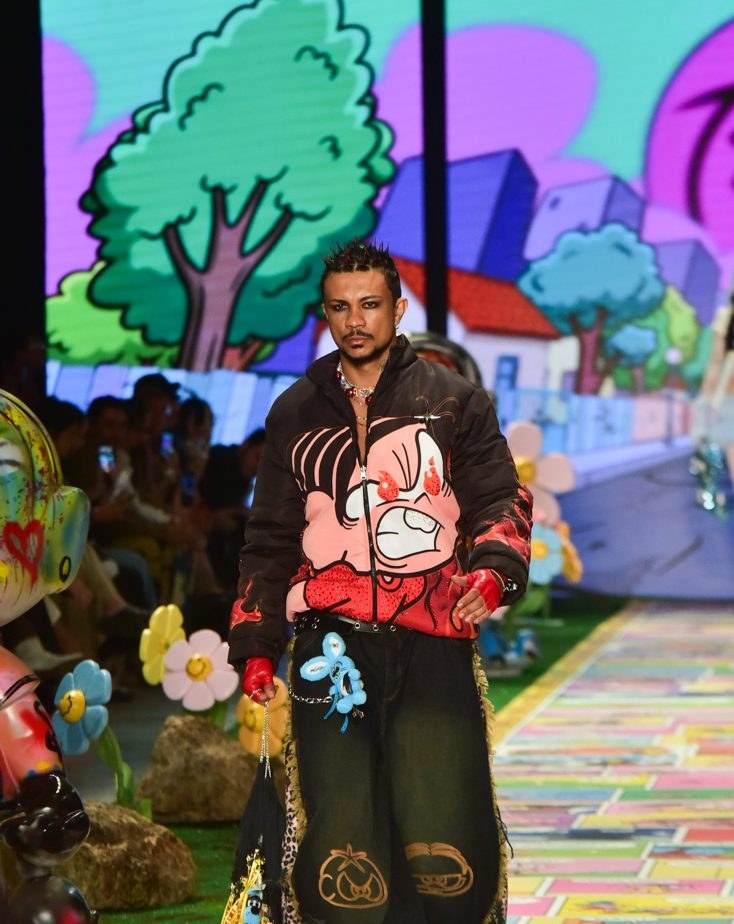 No SPFW, Dario Mittmann leva a Turma da Mônica para a passarela com Xamã como abertura