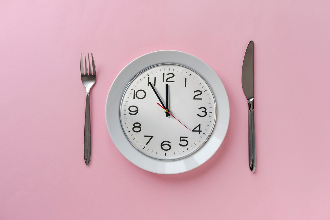 Dieta com restrição de horário: entenda como funciona o jejum intermitente e se ele vale a pena