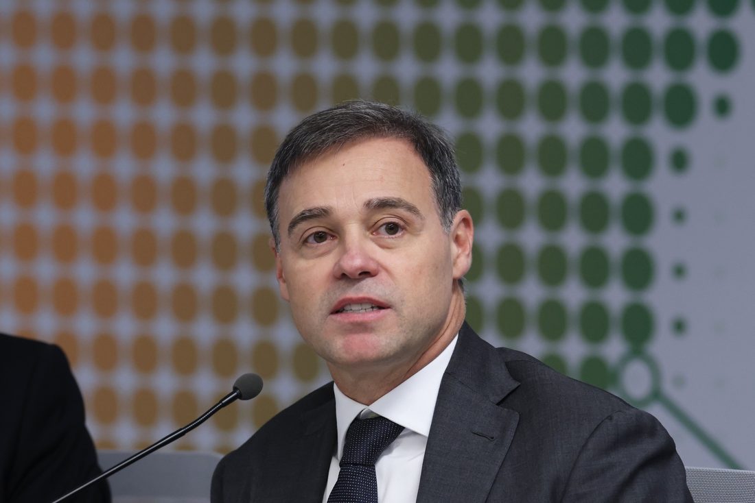 Mendonça reverte voto sobre posts de Nossa Senhora após acordo com Nunes Marques e ministros do TSE
