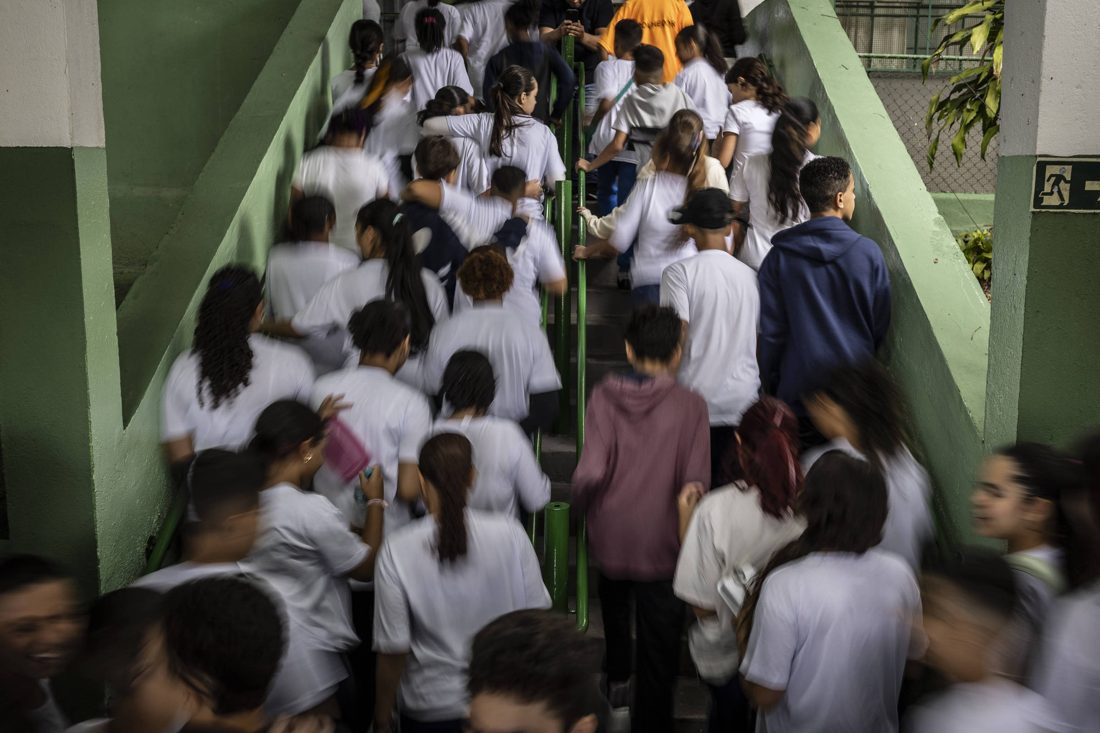 Resultados do Pisa 2025 revelam déficit em leitura e matemática e pedem mobilização além de polêmicas