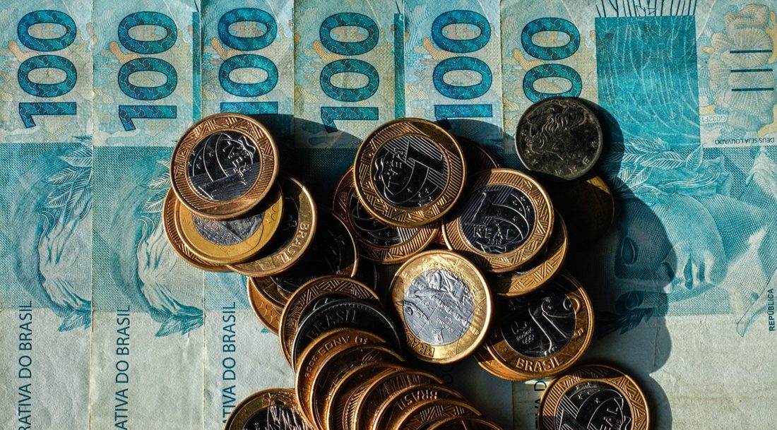 Qual deve ser o valor do salário mínimo em 2027?