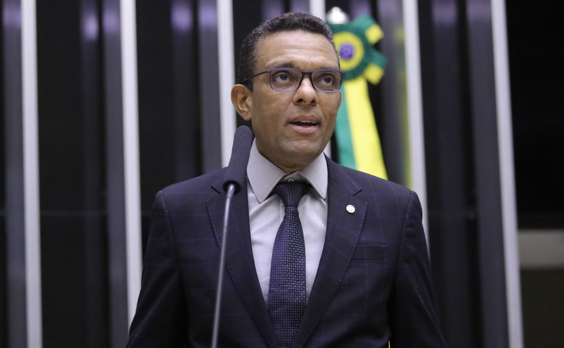 Deputado Otoni de Paula, ex‑vice‑líder bolsonarista, anuncia voto em Lula e destaca risco de Flávio Bolsonaro