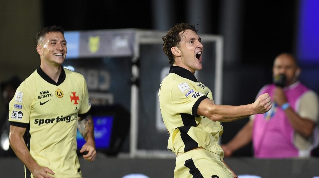 Vasco vence Coritiba por 5 a 0 e exibe atuação considerada perfeita por Pedro Emanuel