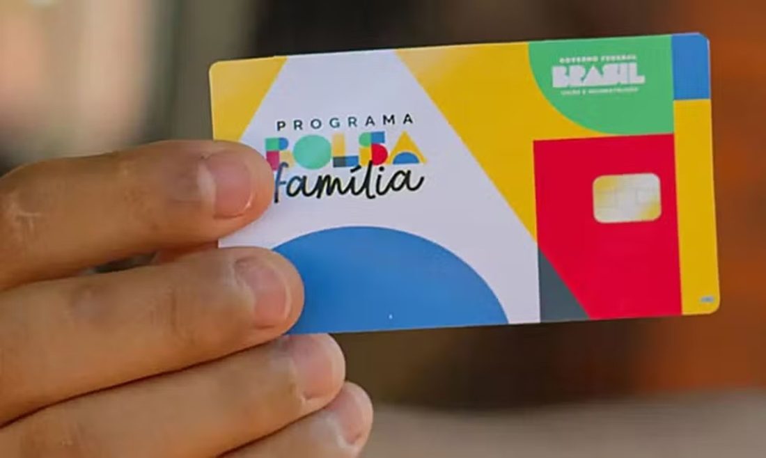 Datafolha indica 53% de apoio a Lula entre beneficiários do Bolsa Família e 28% a Flávio Bolsonaro