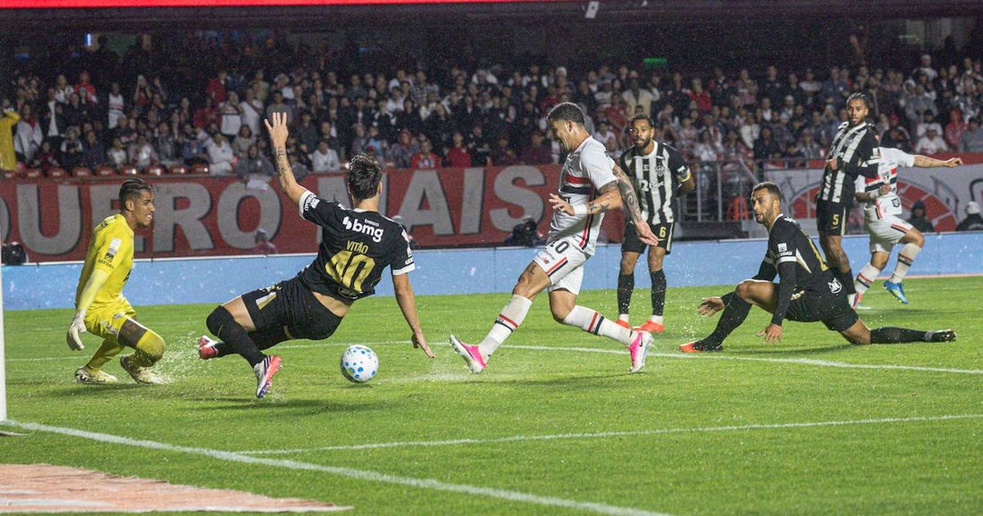 Novo regulamento da FIFA altera regras de transferência e beneficia clubes formadores, explica especialista