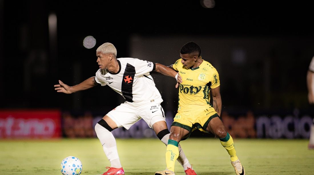 Volante Cauan Barros, do Vasco, tem corte no pé esquerdo após acidente de carro e fica fora da semifinal contra o Boca Juniors