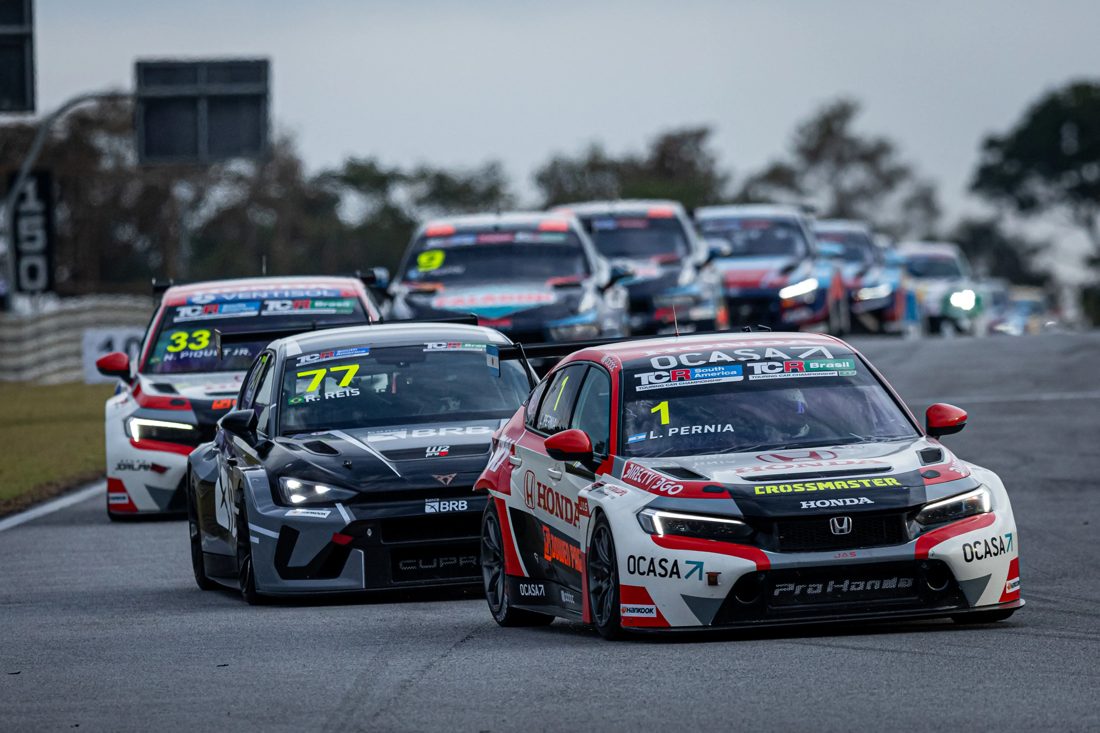 Leonel Pernía Coroa TCR Brasil após Contundente Desempenho