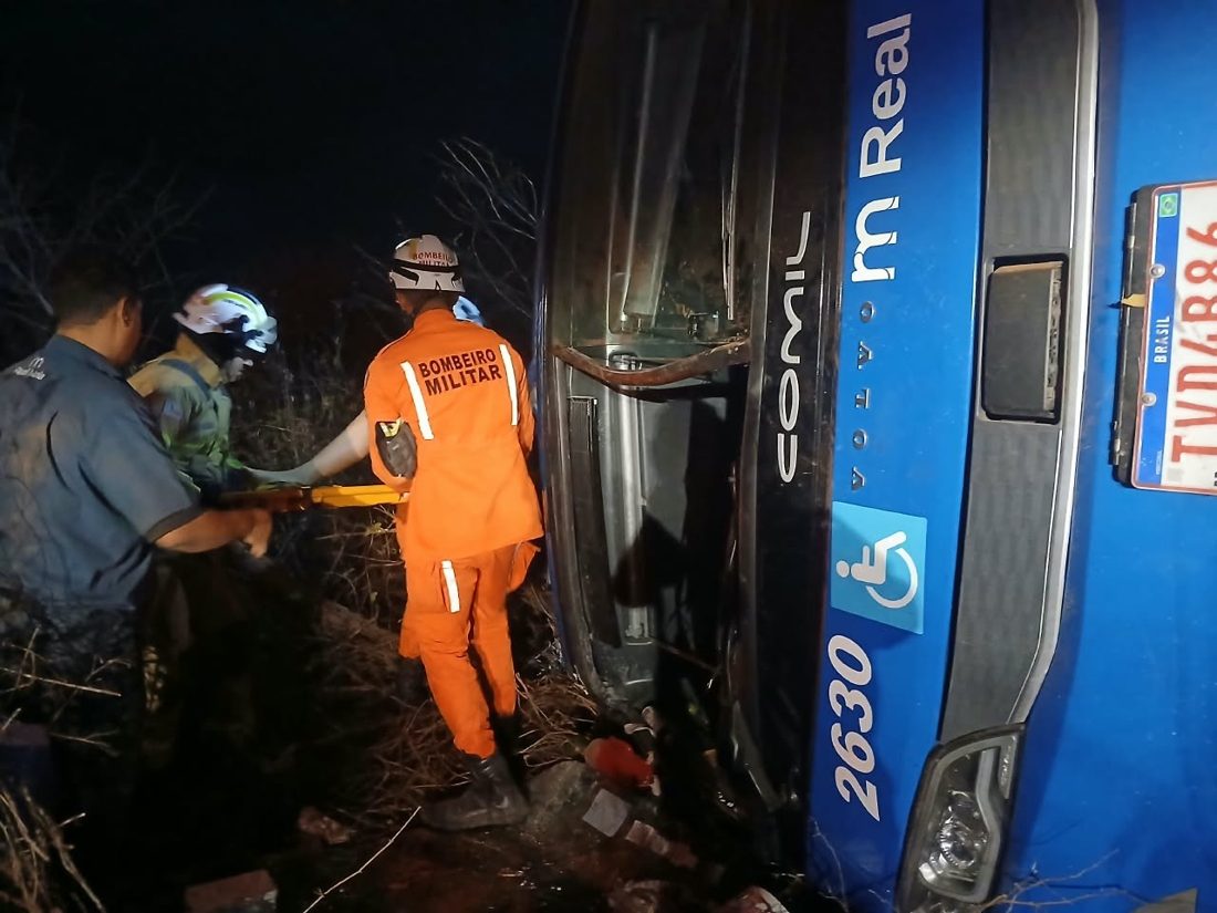Acidente com ônibus na BR-122 deixa 8 mortos e 12 feridos; quatro passageiros tinham destino a Palmas