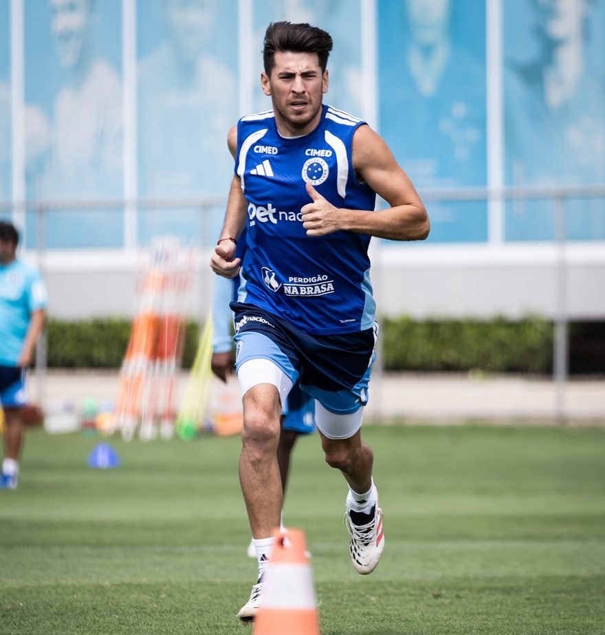 Cruzeiro define escalação contra o São Paulo com desfalques e novidades na madrugada