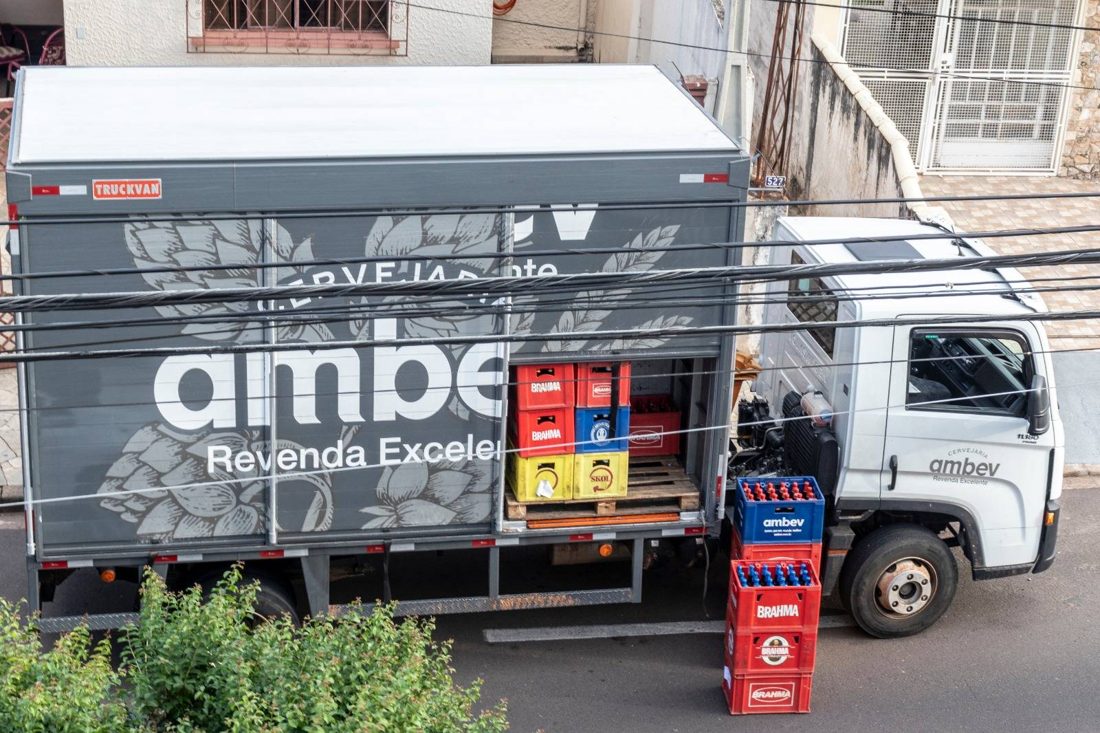 Calendário de dividendos e JCP na B3 para outubro: 24 empresas pagam, destaque para JSL, Ambev e B3
