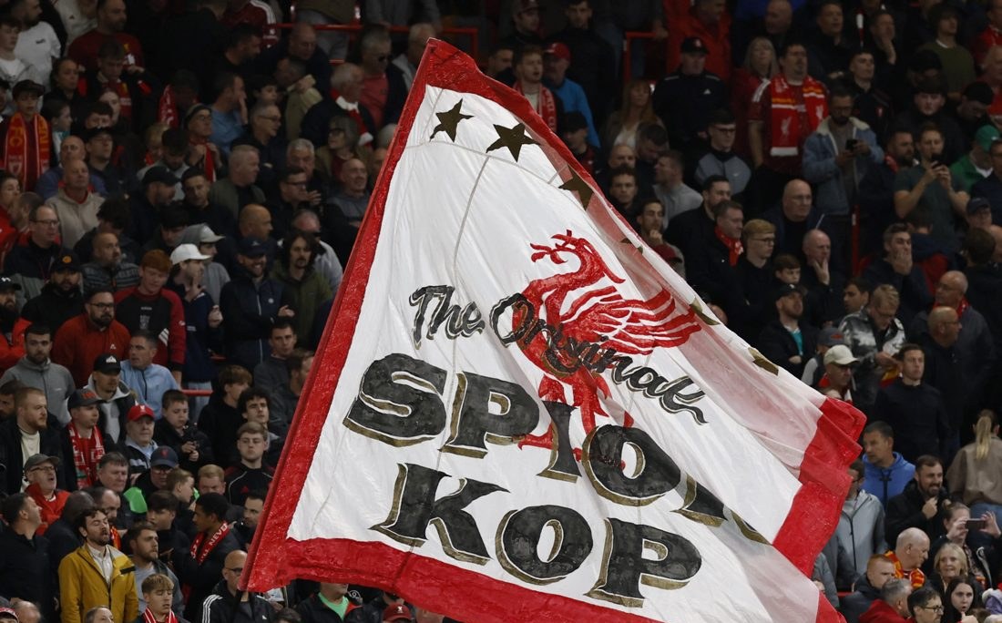 Torcida do Liverpool promete clima hostil ao Manchester City após condenação por violações financeiras
