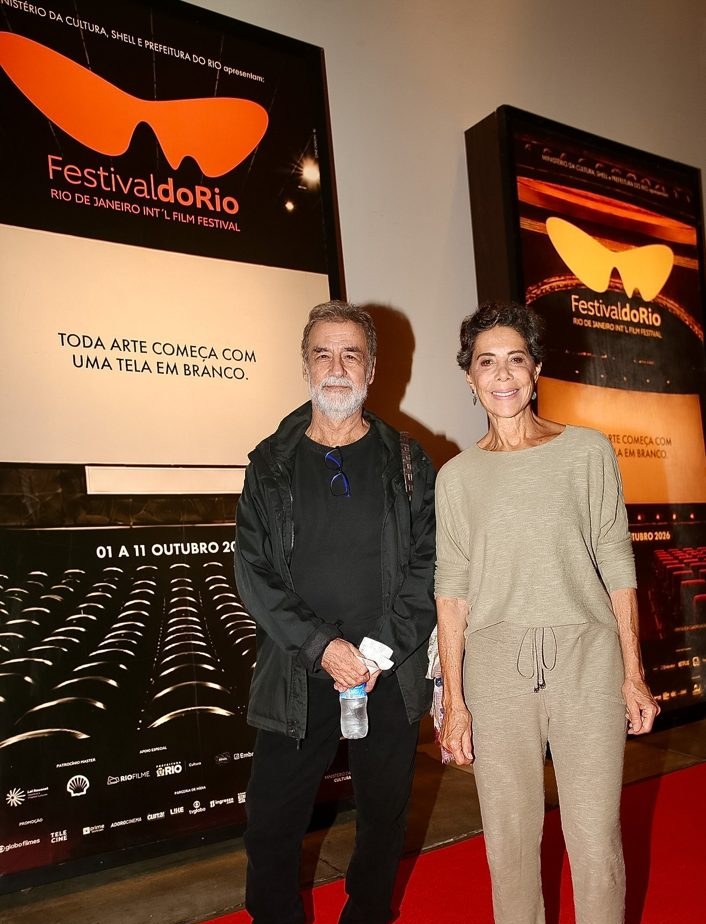 Ângela Vieira e Miguel Paiva são vistos a dois na pré-estreia de documentário no Festival do Rio