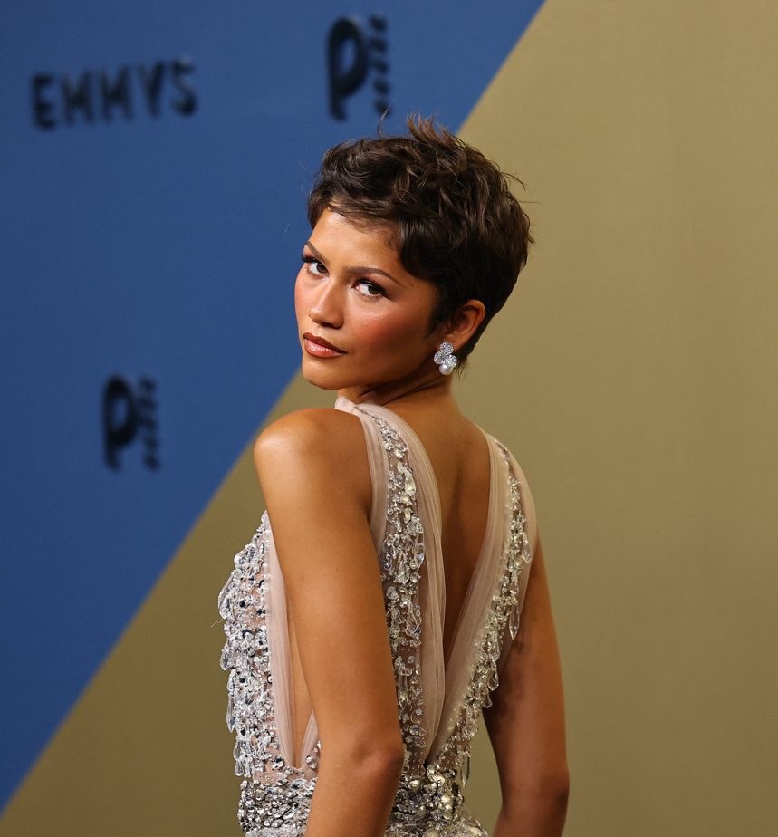 Zendaya lidera enquete de melhor look no Emmy 2026 e supera Selena Gomez