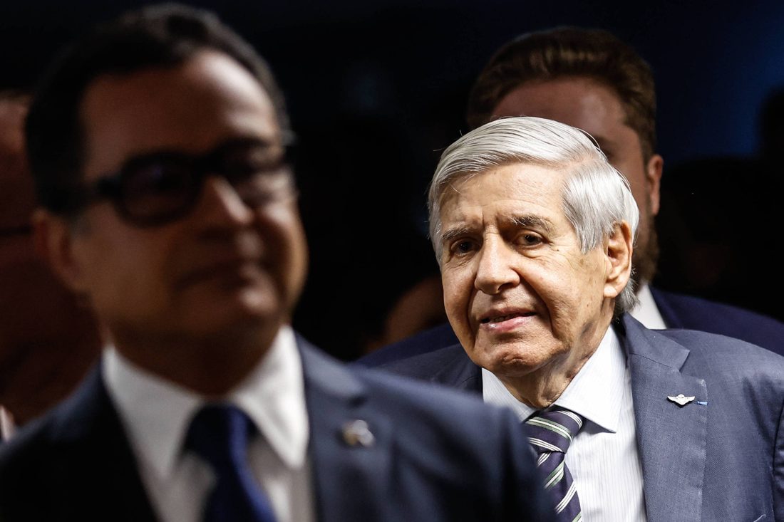 Generais do golpe continuam a receber R$ 38,5 mil; crise no STF alimenta disputa por patentes militares