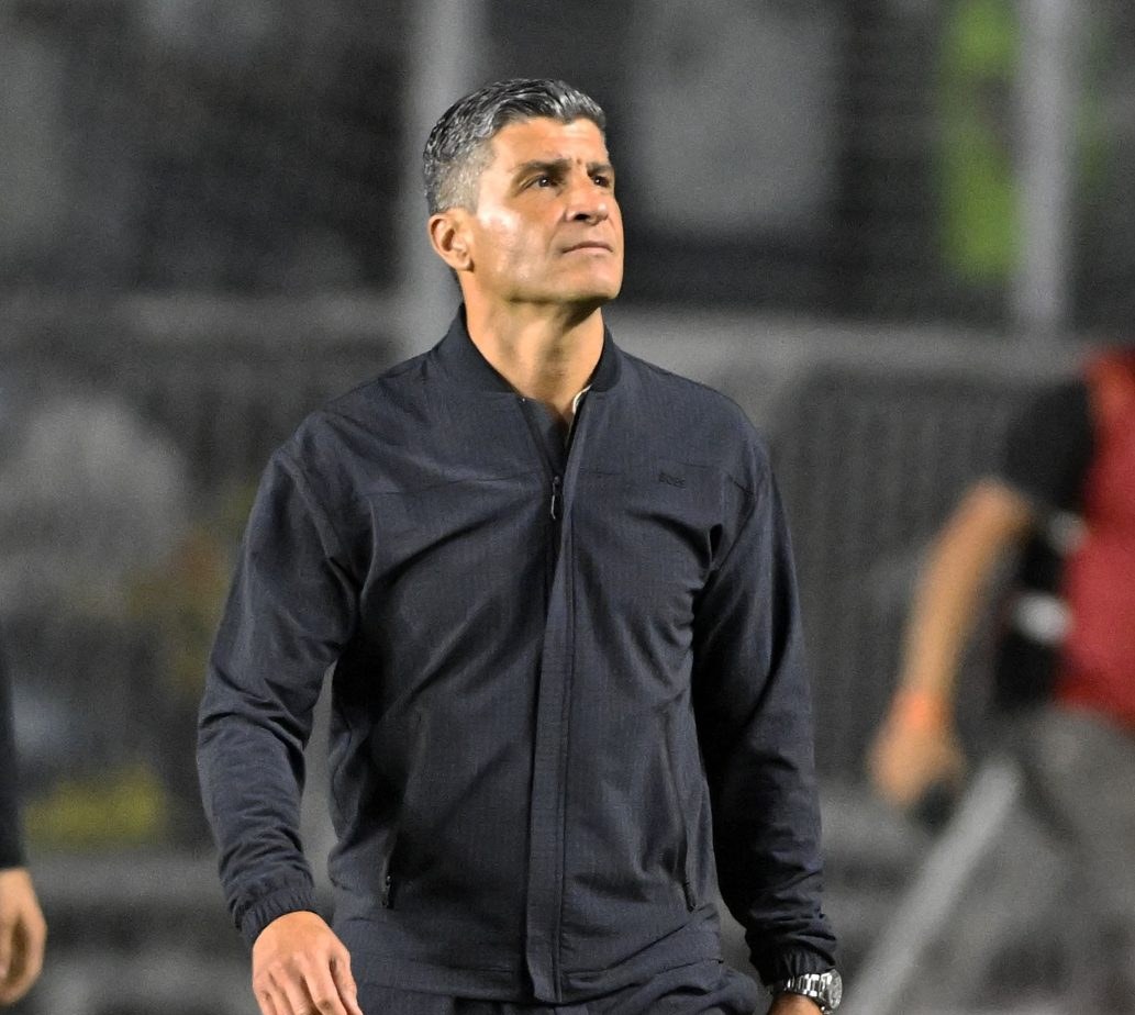 Pedro Emanuel mantém Vasco invicto nas copas e une elenco e torcida rumo a títulos em 2026