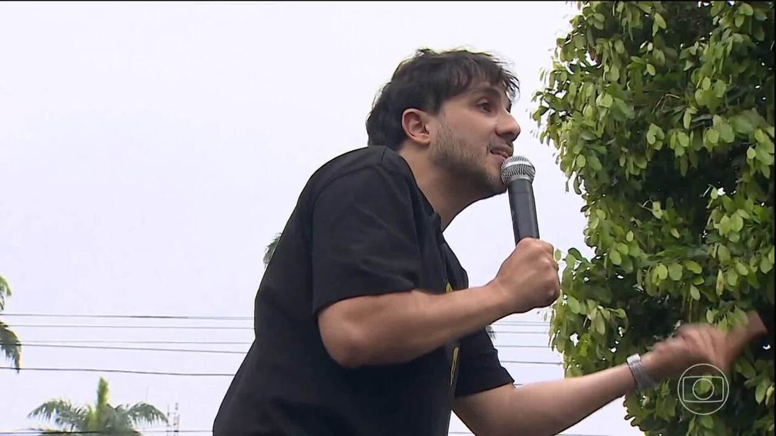 Renan Santos, candidato à Presidência pelo Missão, faz campanha no interior de São Paulo