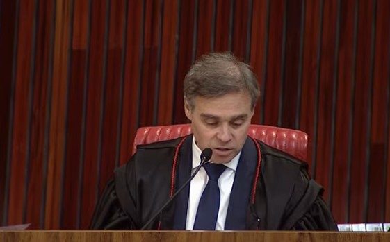 Mendonça interrompe julgamento no TSE após formação de maioria para derrubar sua decisão sobre vídeo de Lula