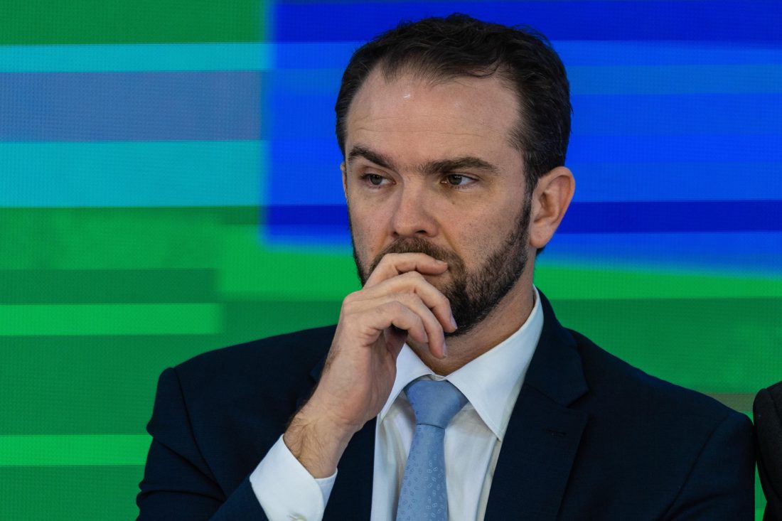 Ministério da Fazenda estuda programa para repassar dívidas antigas das famílias brasileiras