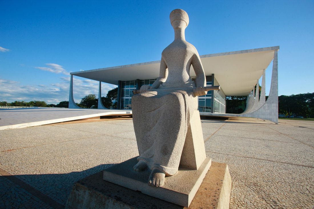 Ministro do STF suspende norma que permitia pagamento em dinheiro de férias e licenças‑prêmio vencidas a servidores de Pernambuco