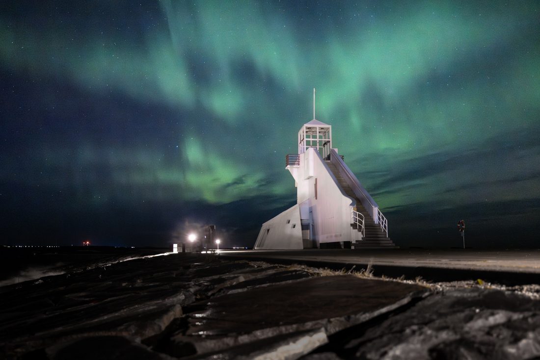 Tempestade solar deve alcançar a Terra na madrugada de 9 de outubro e pode gerar auroras em latitudes baixas, apontam previsões