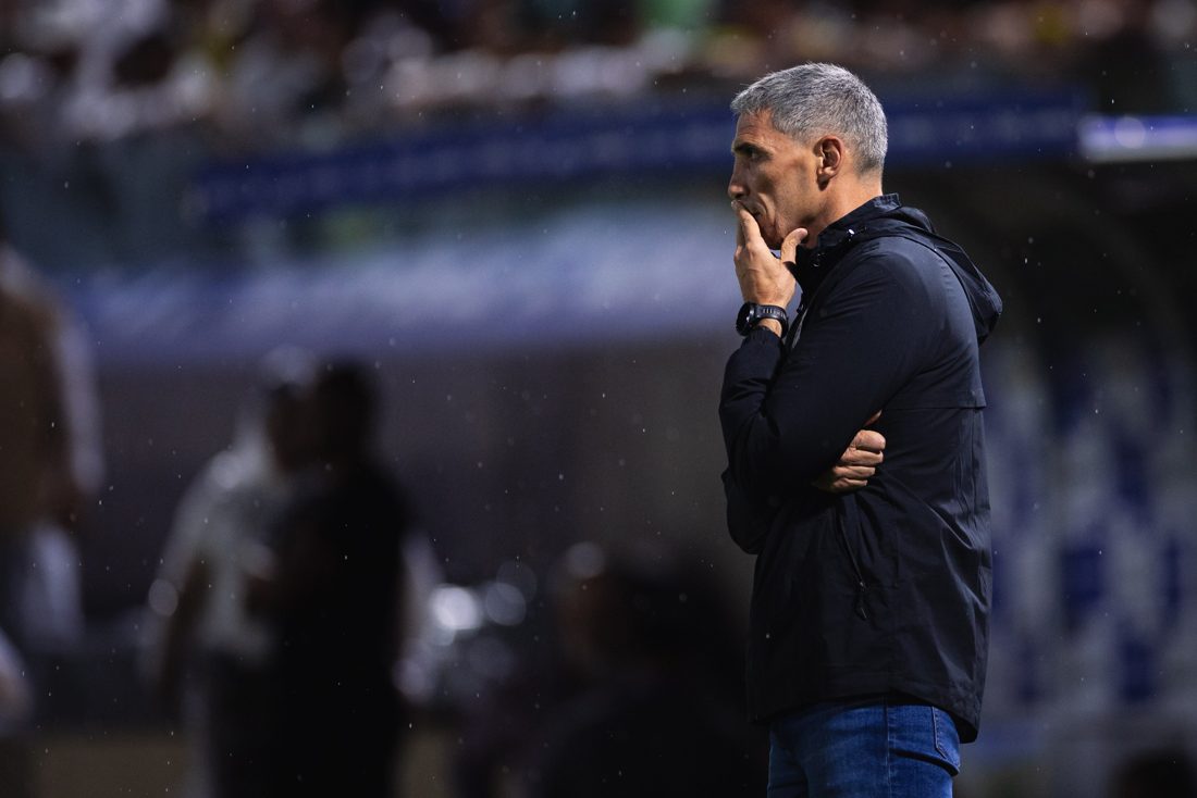 Vojvoda rompe silêncio e explica demissão do Racing após 13 jogos