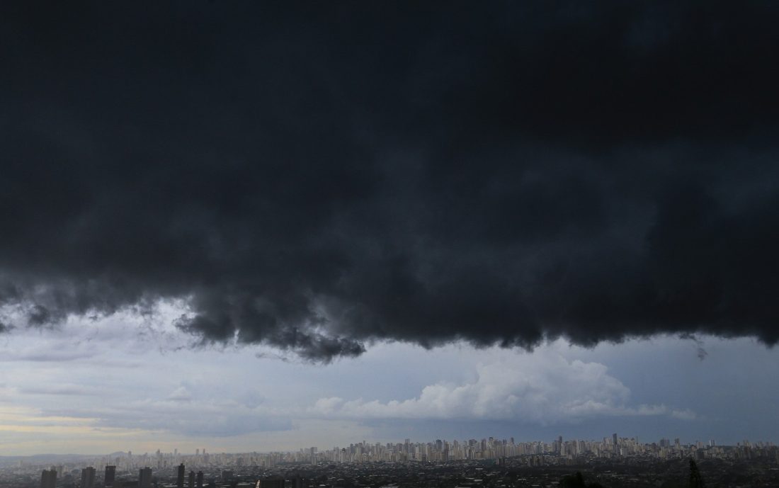 Tempestades com ventos fortes e granizo marcam início da primavera em Goiás