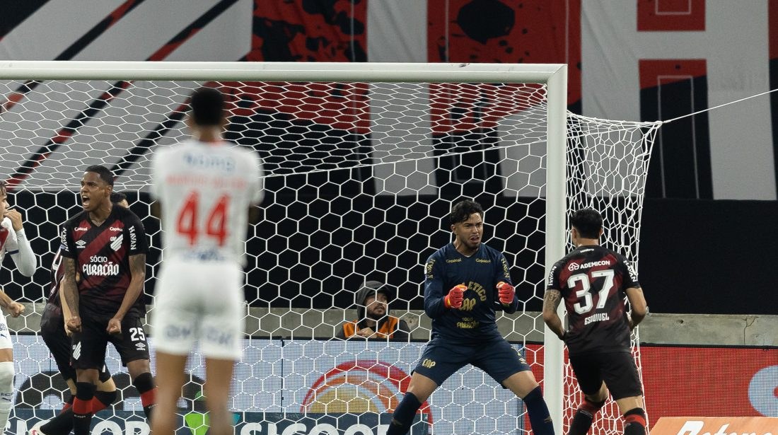 Athletico-PR vence o Bahia por 2 a 1 na 28ª rodada do Brasileirão 2026 e destaca atuações de Mycael e Vargas