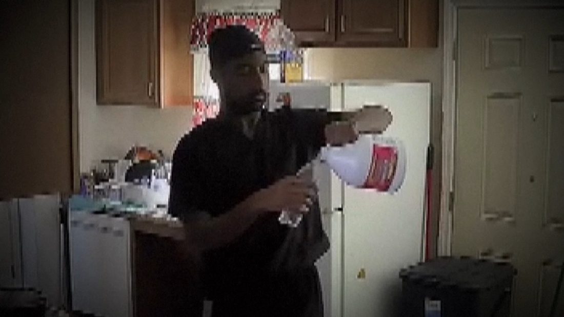 Cuidador é preso após ser flagrado oferecendo água sanitária a paciente com deficiência em Lake Charles, LA