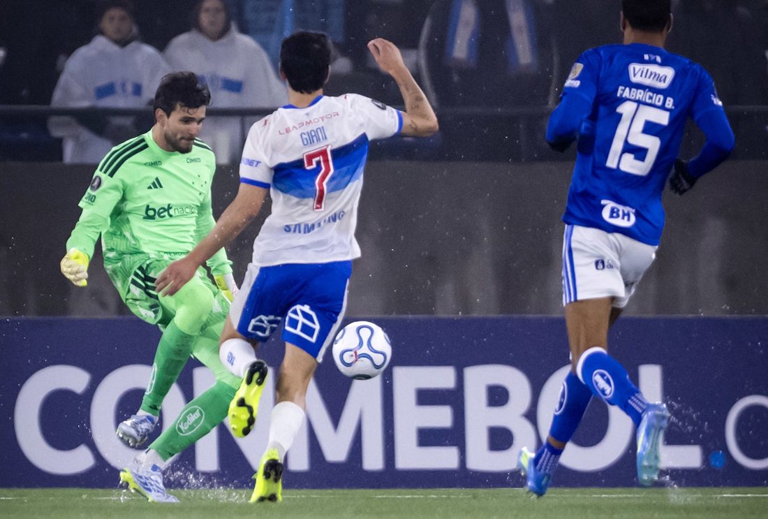 Cruzeiro aceita proposta de R$148 milhões para vender o goleiro Otávio
