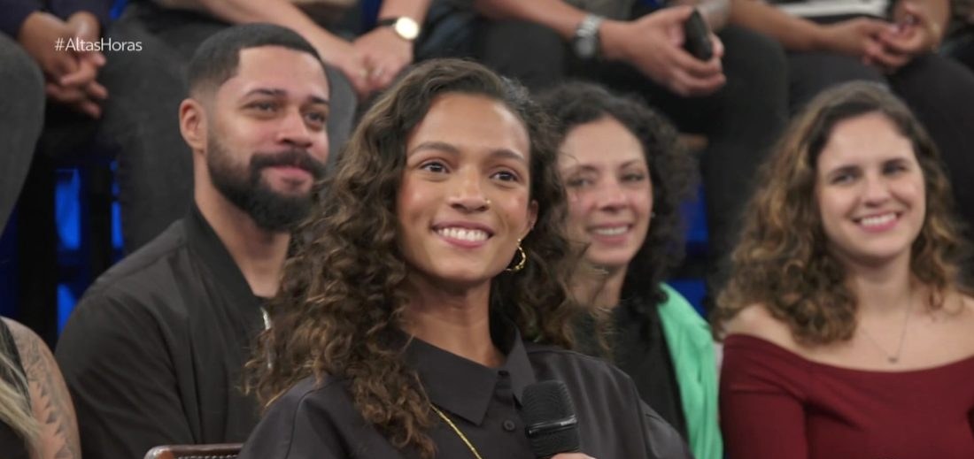 Rayssa Leal, aos 18 anos, lista conquistas e brinca sobre contagem de medalhas no Altas Horas